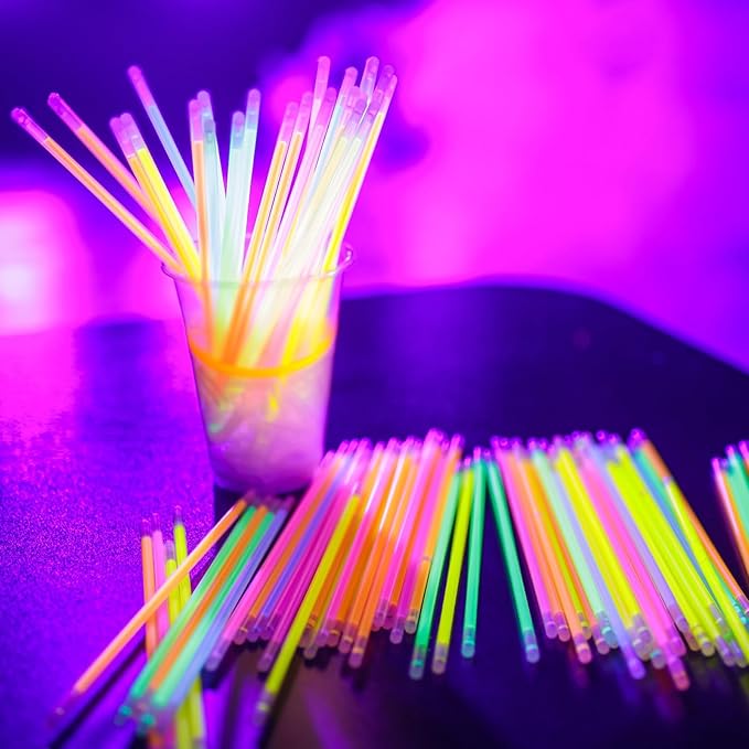 150 Pack 8??Red Glow Sticks Bulk with 150 Connectors Neon Glow In The Dark Party favors Supplies for Holiday Birthday Party Decoration (Red)